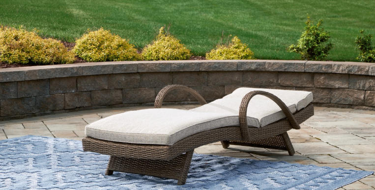 wicker chaise lounge outdoor