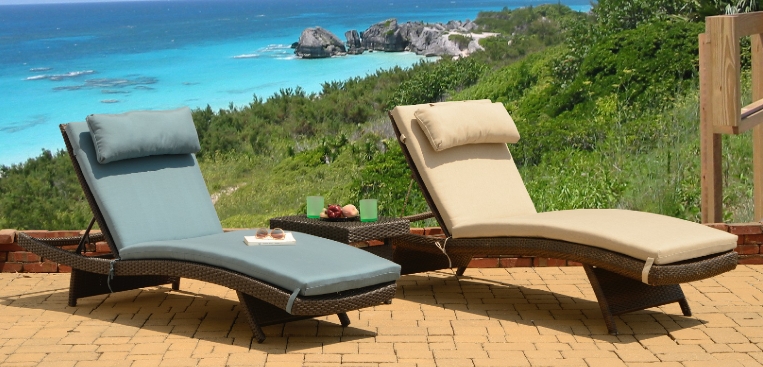 wicker chaise lounge