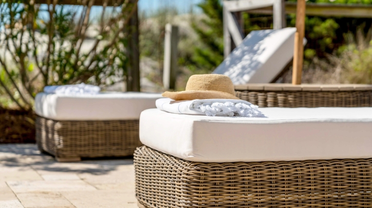 outdoor lounge with chaise