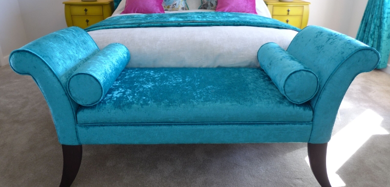 end of bed chaise lounge