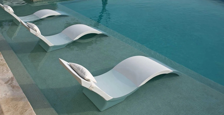 pool deck chaise lounge