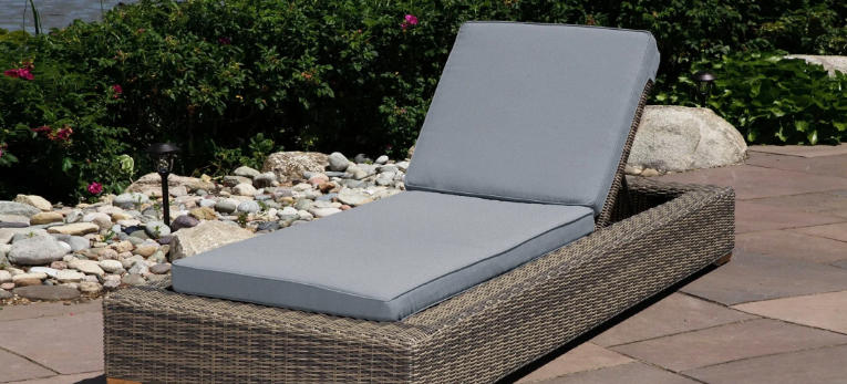 garden chaise lounge