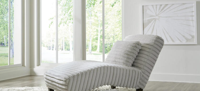 comfortable chaise lounge