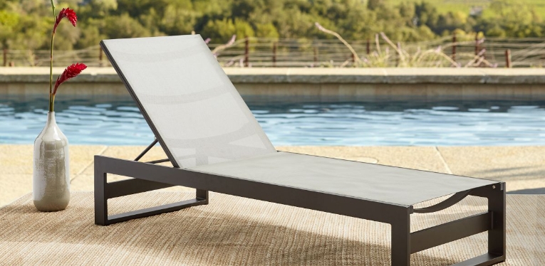 comfortable outdoor chaise lounge