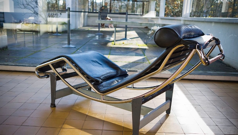 lc4 chaise