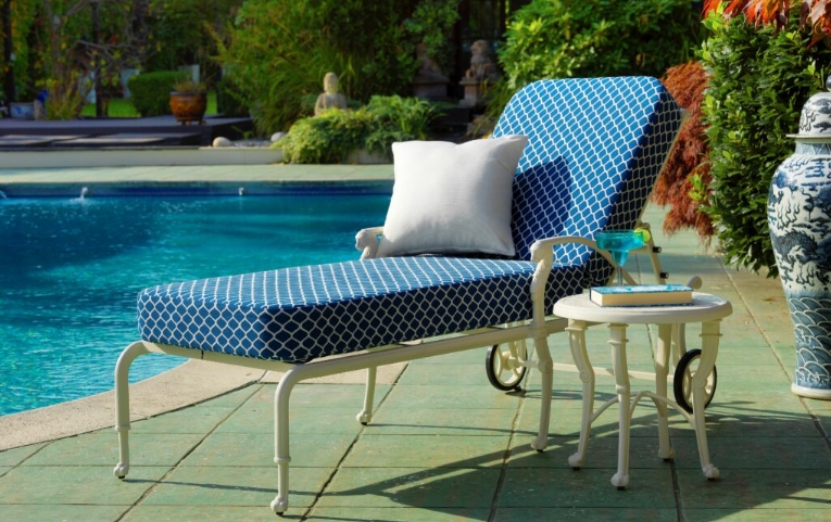 mcm chaise lounge