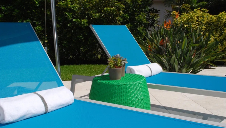 lightweight chaise lounge
