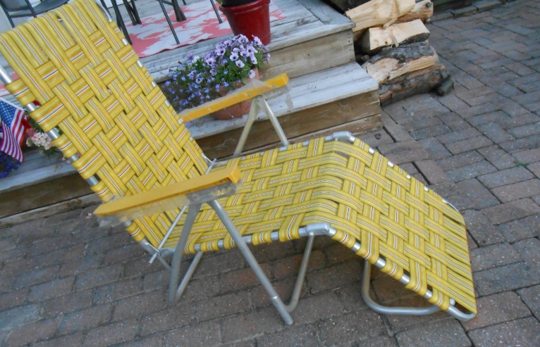 foldable outdoor chaise lounge