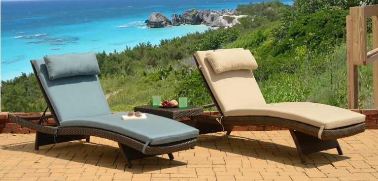 outdoor cushioned chaise lounge
