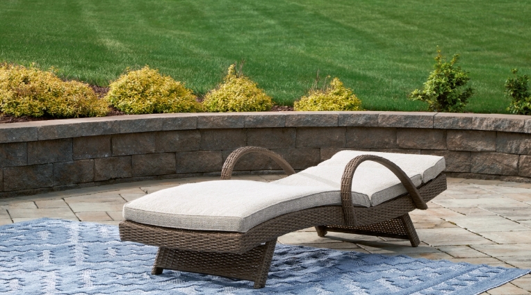 best wicker chaise lounge