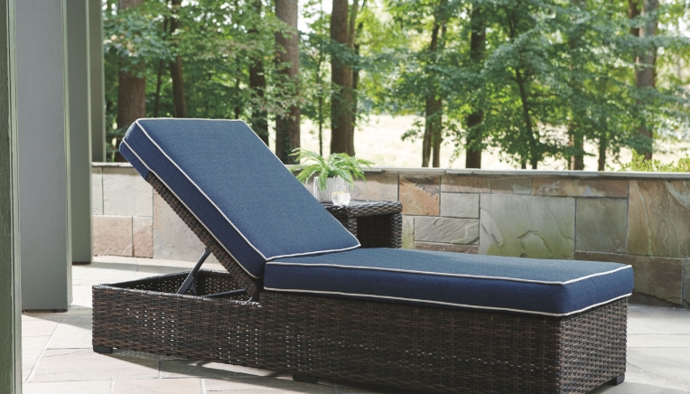 bluu chaise lounge
