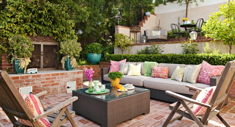 comfy outdoor chaise lounge
