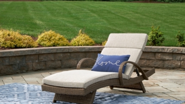 wicker patio chaise lounge