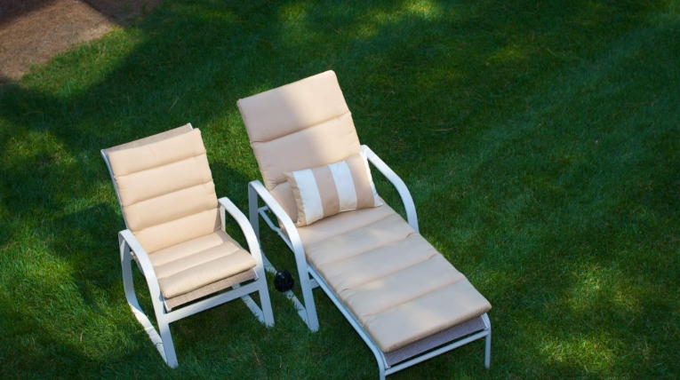 padded outdoor chaise lounge