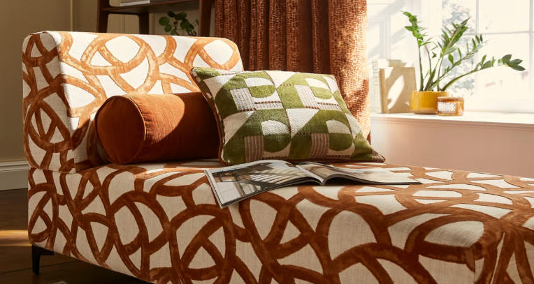 tufted chaise lounge velvet trend