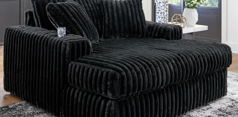 chaise lounge long for spacious rooms