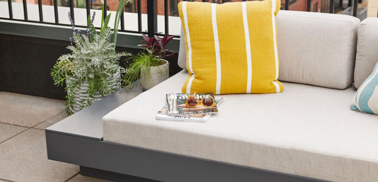 single outdoor chaise lounge ideas