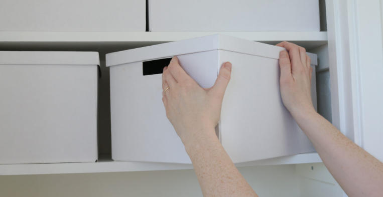 DIY Wooden Dressing Table With Mirror