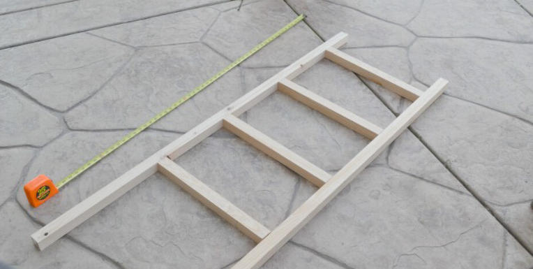 DIY Wooden Blanket Ladder