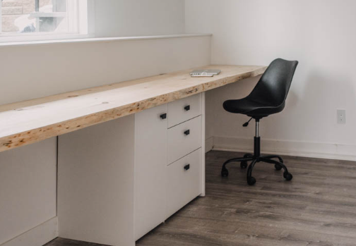 How to Create a Wooden Wall-Mounted Desk